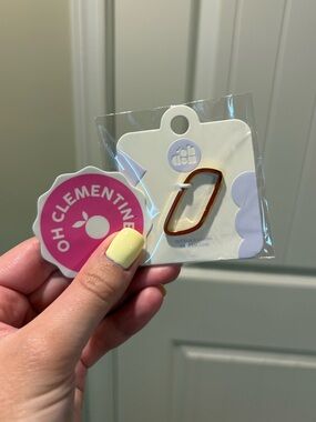 Oh Clementine Oblong Necklace Charm Clasp Gold (31mm)